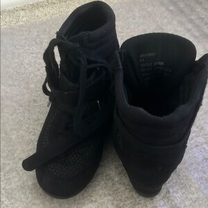 Women's Black Athletic Shoes